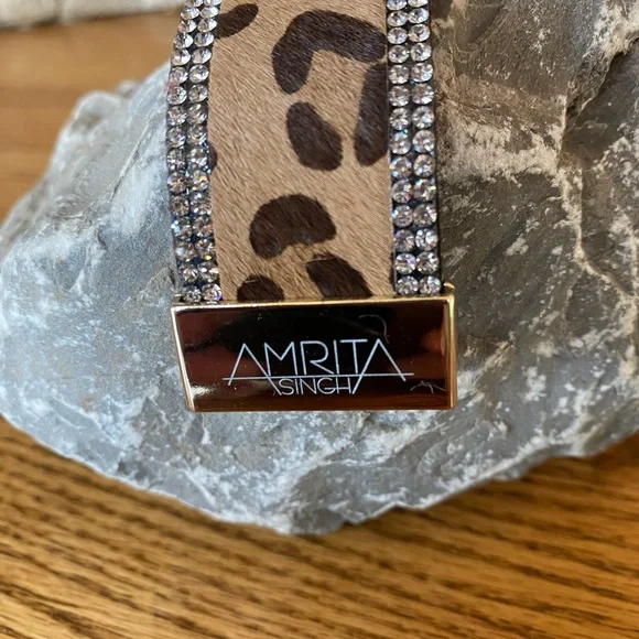 Stunning cuff with magnetic closure bracelet - Picture 2 of 5